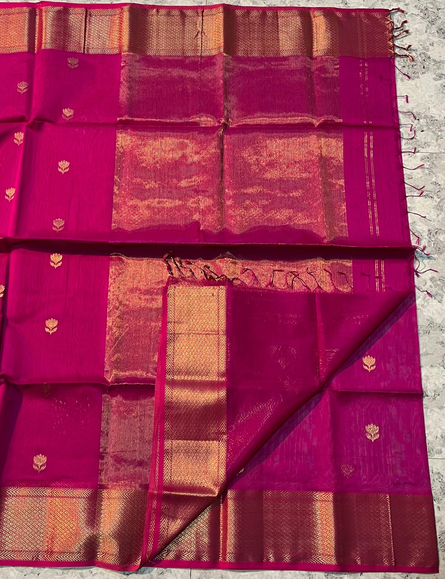 MAHESHWARI HANDWOVEN ALL OVER LOTUS RANI SAREE