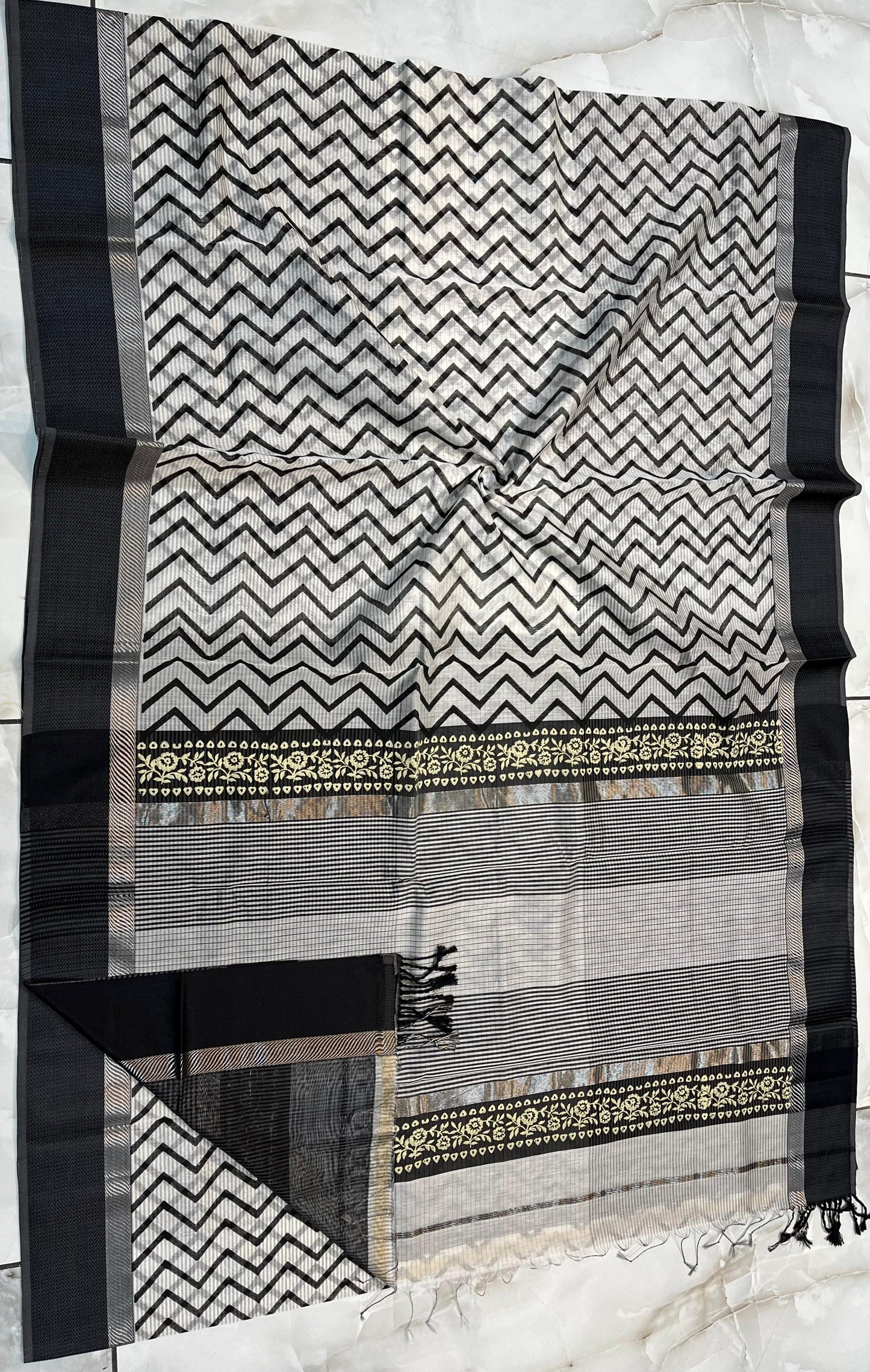 MAHESHWARI HANDWOVEN WHITE HANDBLOCK PRINT SAREE