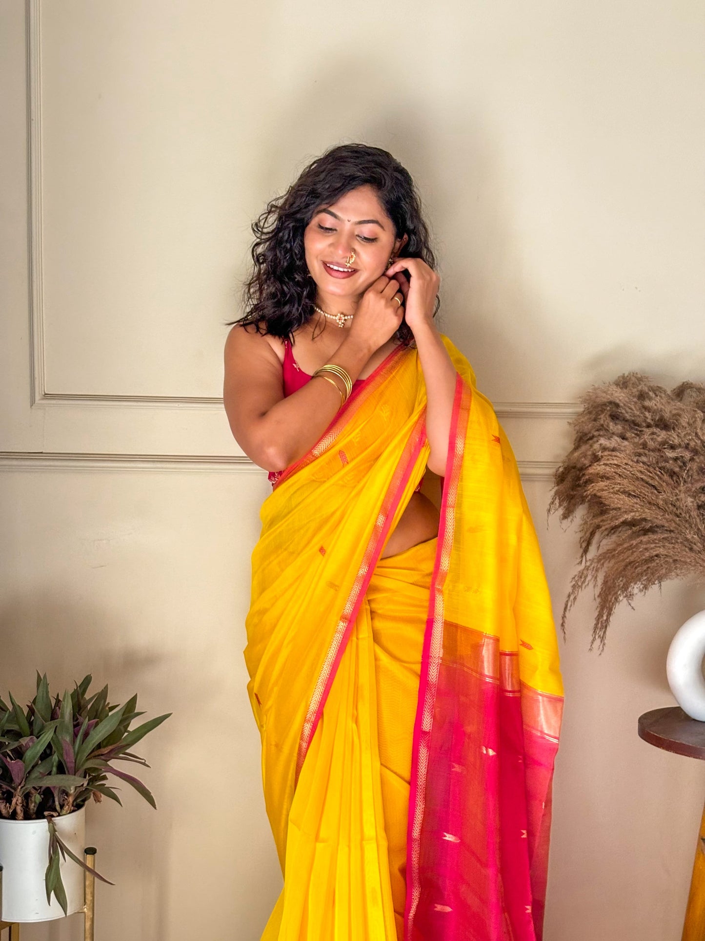 MAHESHWARI HANDWOVEN BUTI YELLOW SAREE