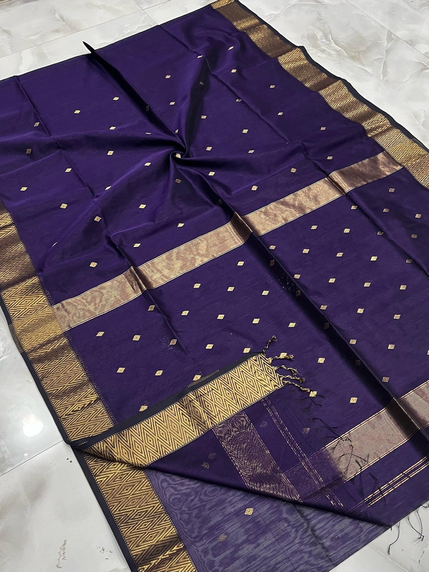 Maheshwari Handwoven Nayantara Zari Buti Purple Saree