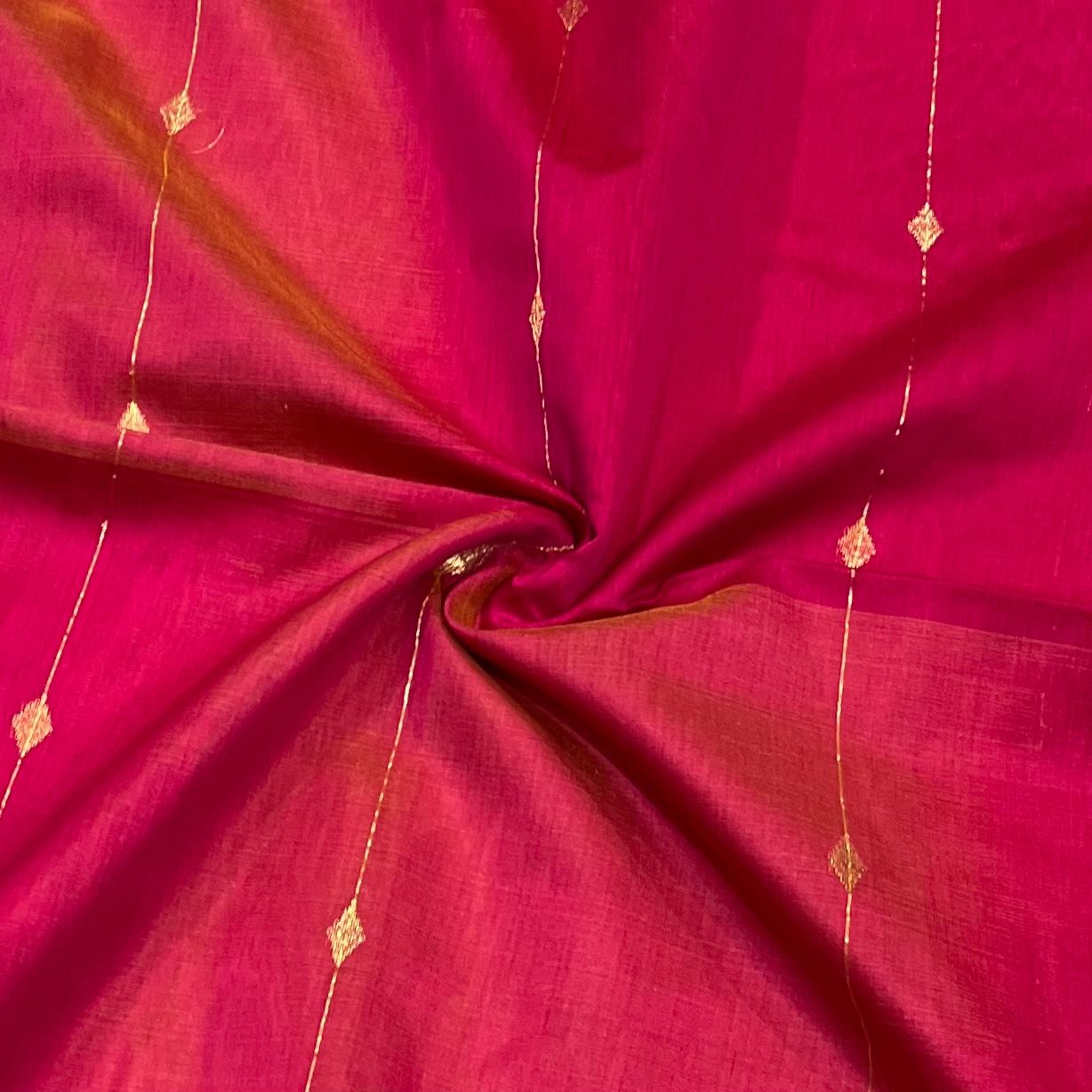 MAHESHWARI HANDWOVEN SMALL BORDER ZARI LINE BUTI RANI SAREE