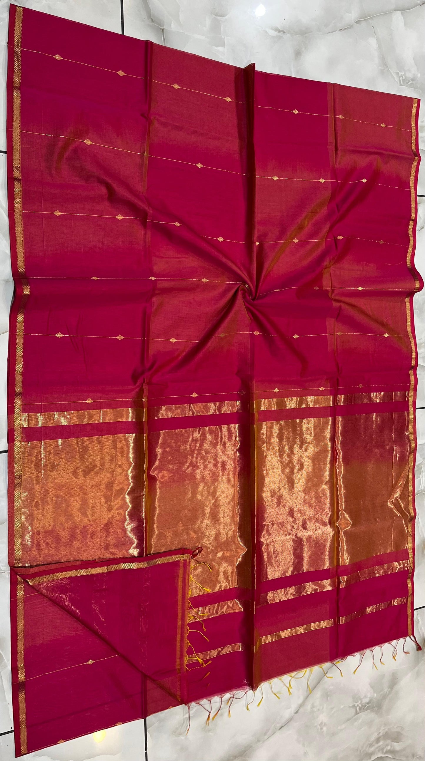 MAHESHWARI HANDWOVEN SMALL BORDER ZARI LINE BUTI RANI SAREE