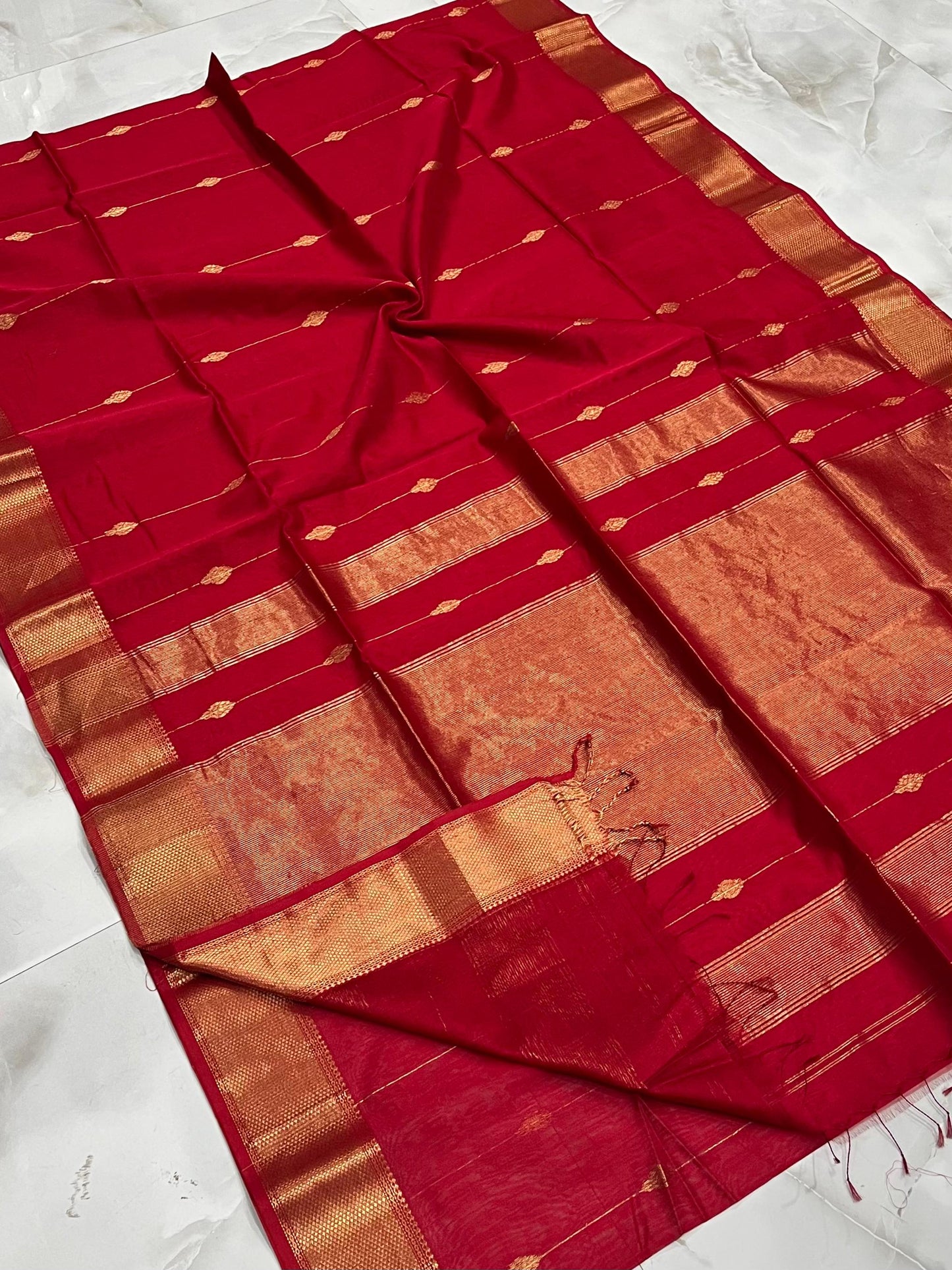 Maheshwari Handwoven Big Border Zari Line Red Saree
