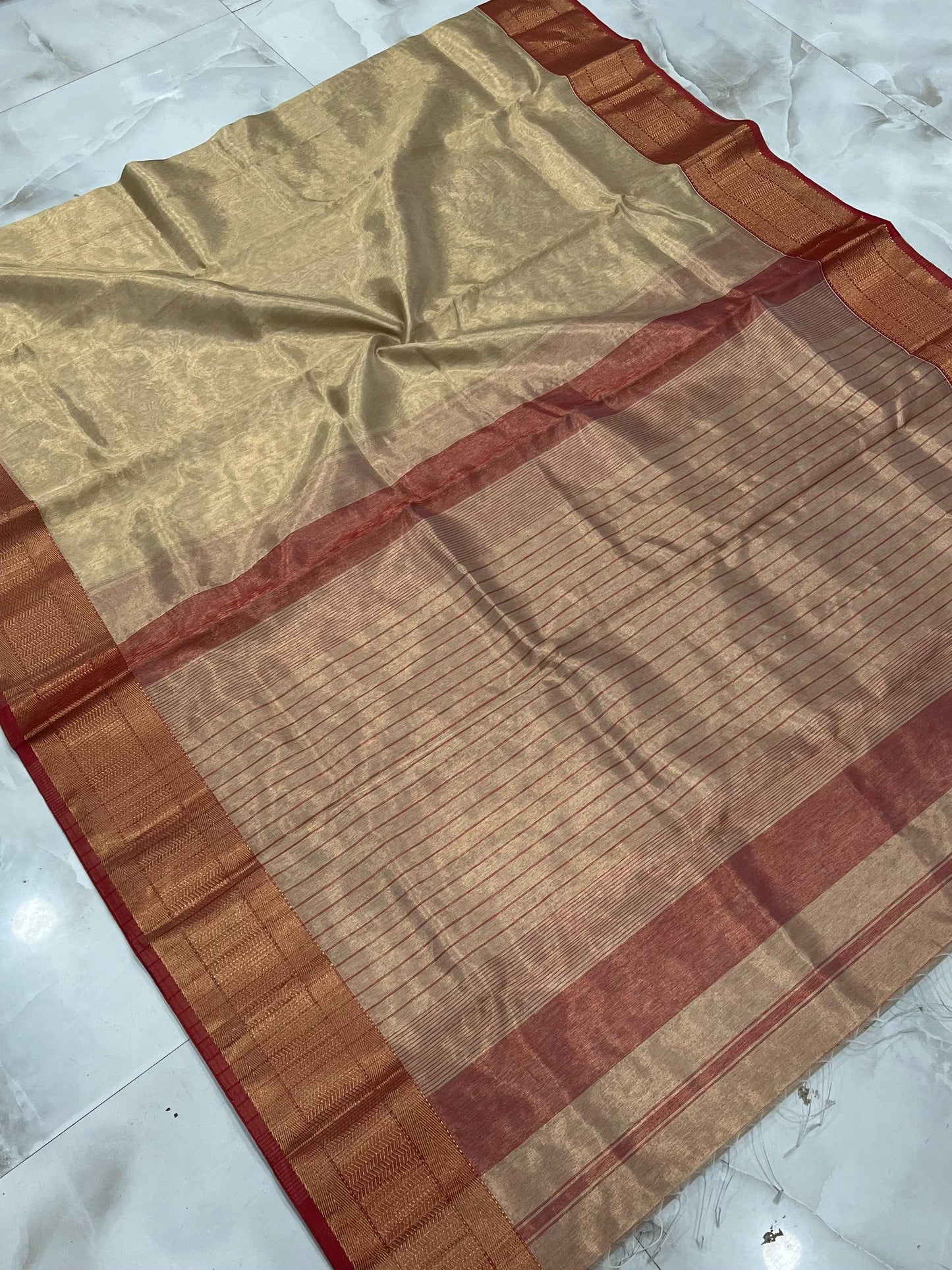 Maheshwari Handwoven Tissue Twisting Golden Zari Saree