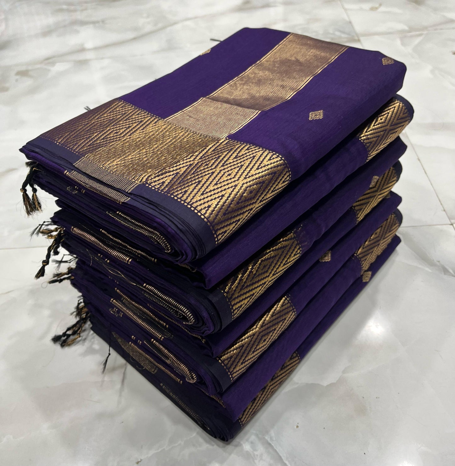 Maheshwari Handwoven Nayantara Zari Buti Purple Saree
