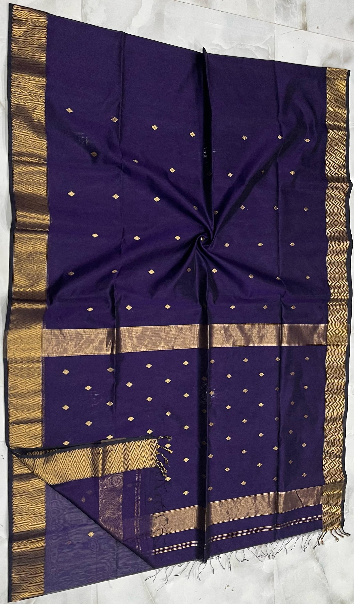 Maheshwari Handwoven Nayantara Zari Buti Purple Saree