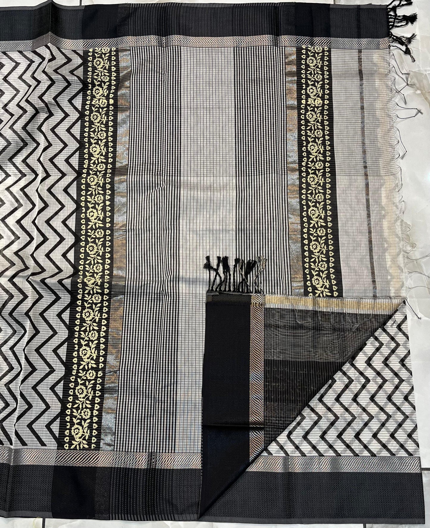 MAHESHWARI HANDWOVEN WHITE HANDBLOCK PRINT SAREE