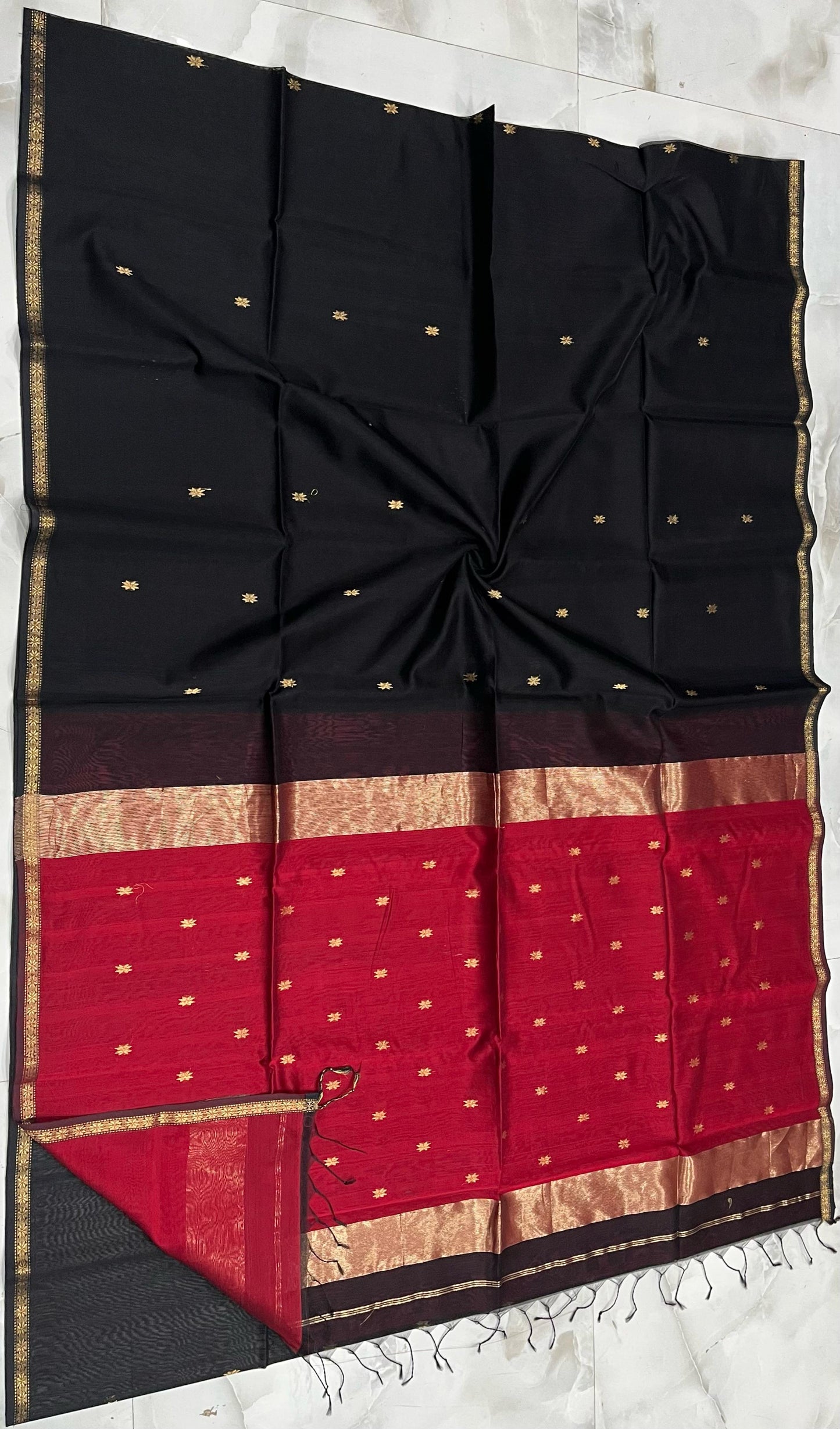 MAHESHWARI HANDWOVEN STAR BUTI SAREE