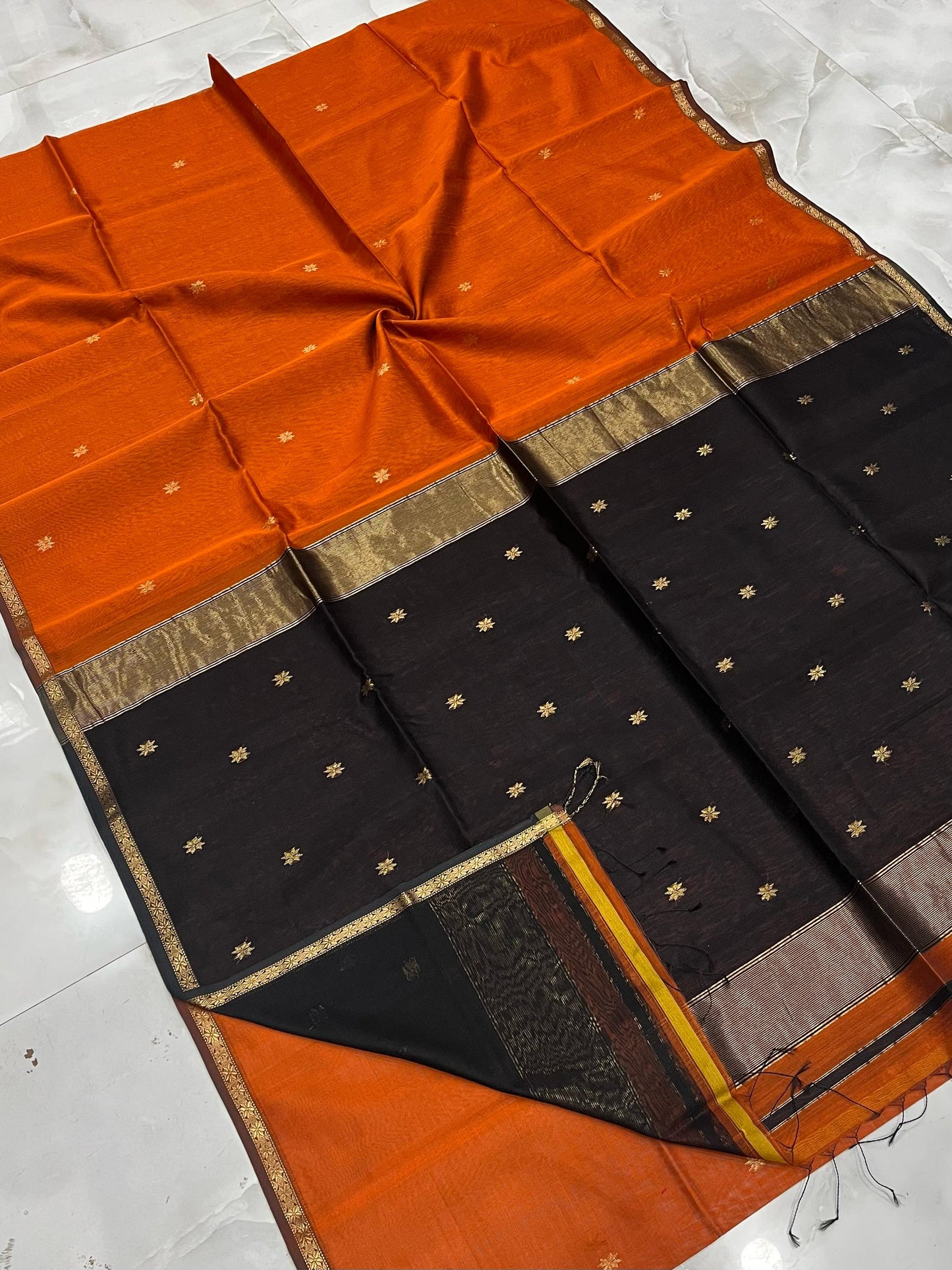 MAHESHWARI HANDWOVEN STAR BUTI SAREE