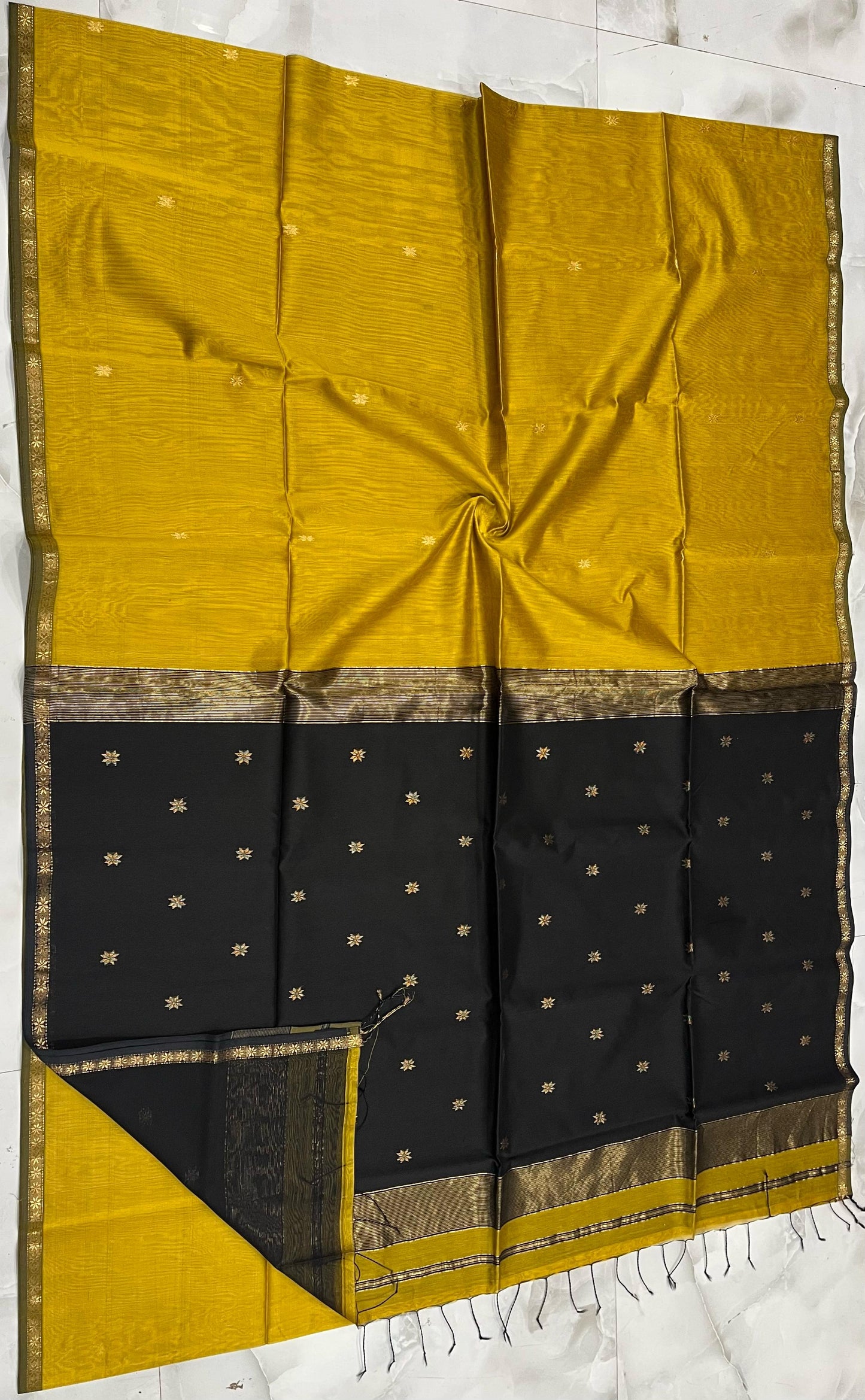 MAHESHWARI HANDWOVEN STAR BUTI SAREE