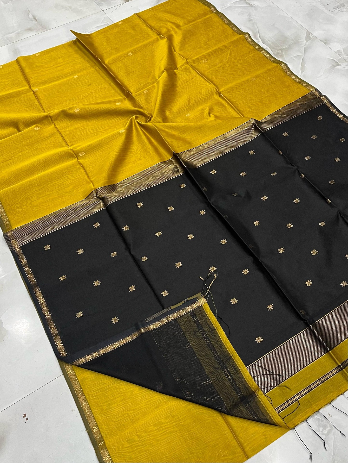 MAHESHWARI HANDWOVEN STAR BUTI SAREE