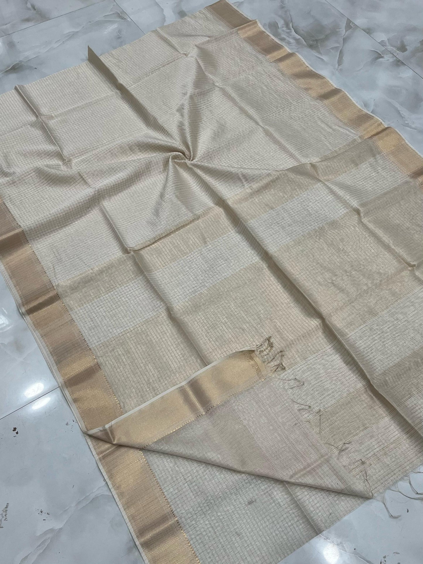 Maheshwari Handwoven Zari Checks Saree