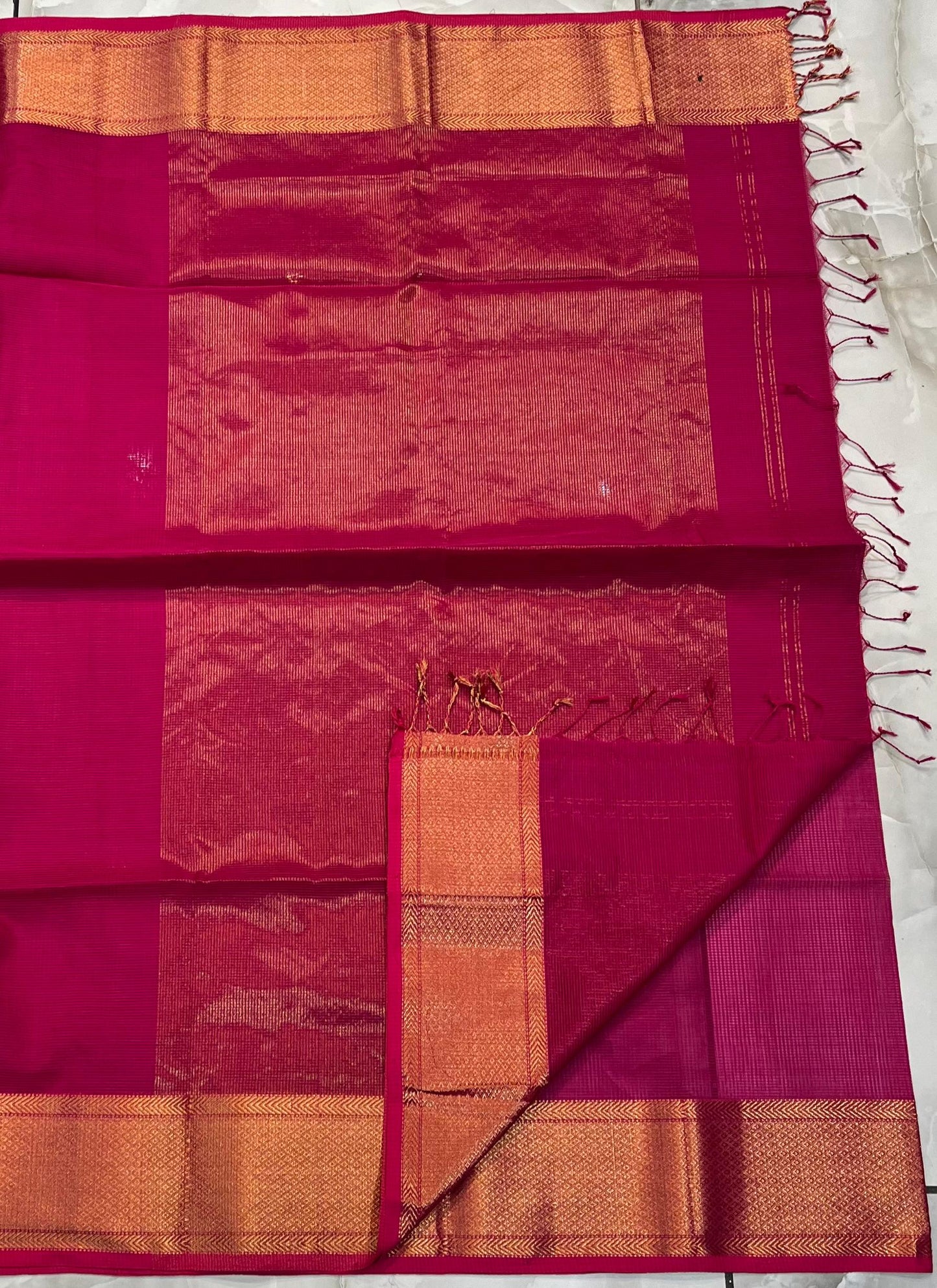 Maheshwari Handwoven Mohina Checks Rani Colour Saree