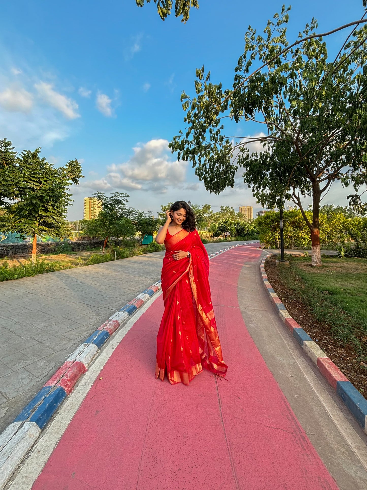 Maheshwari Handwoven Big Border Zari Line Red Saree