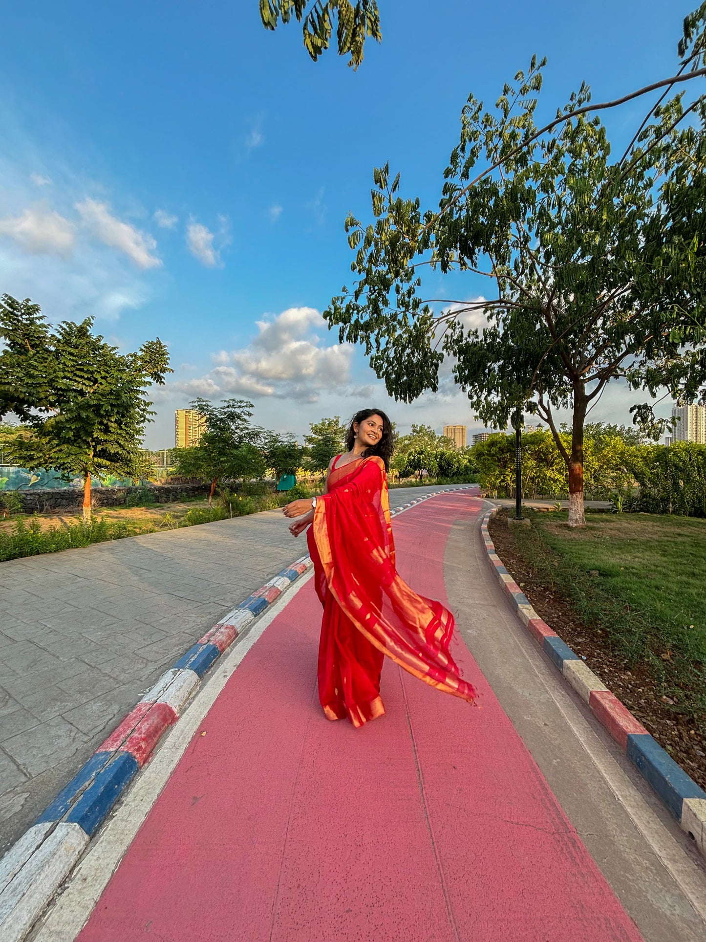 Maheshwari Handwoven Big Border Zari Line Red Saree
