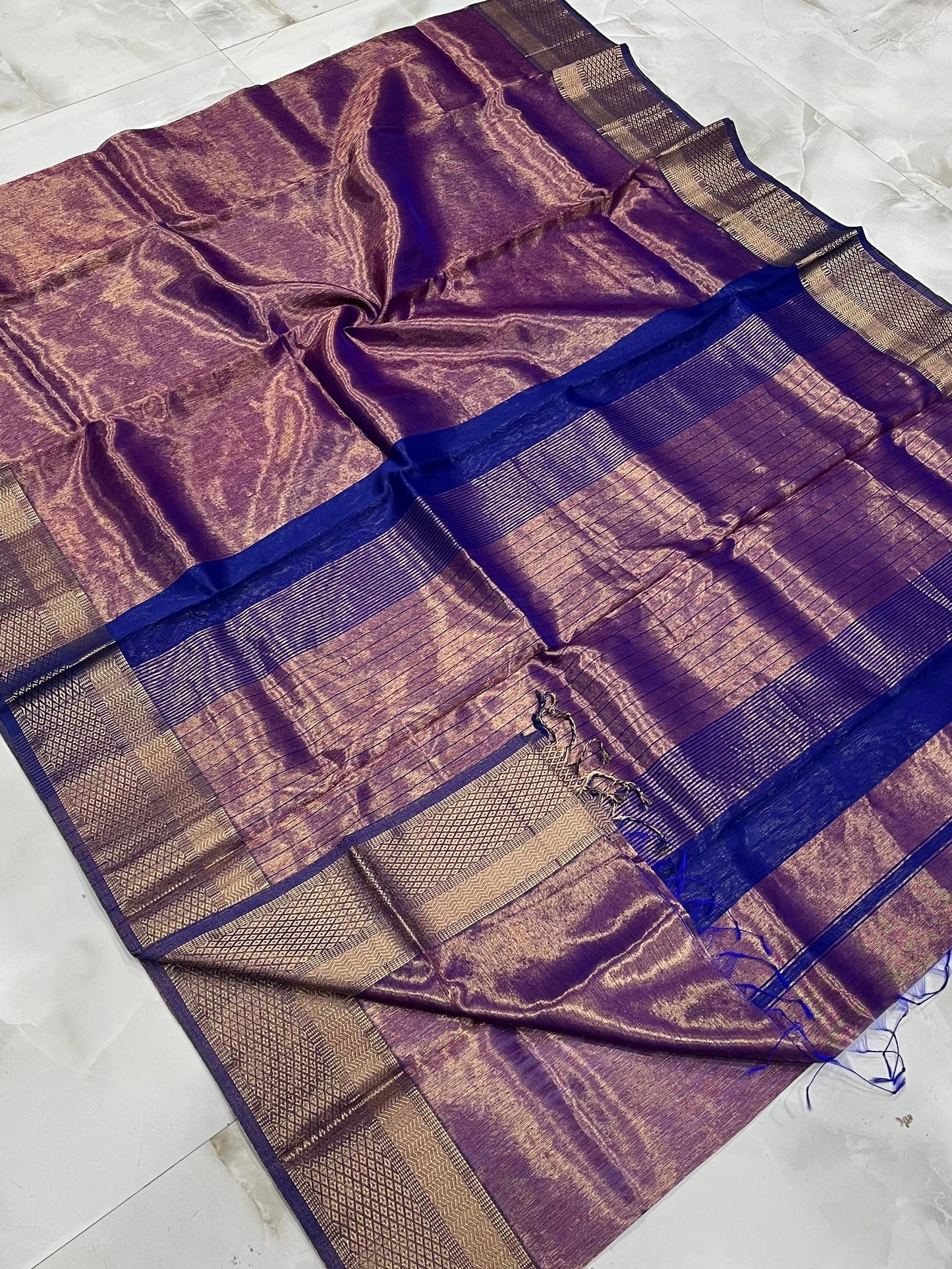 Maheshwari Handwoven Tissue Twisting Golden Zari Saree