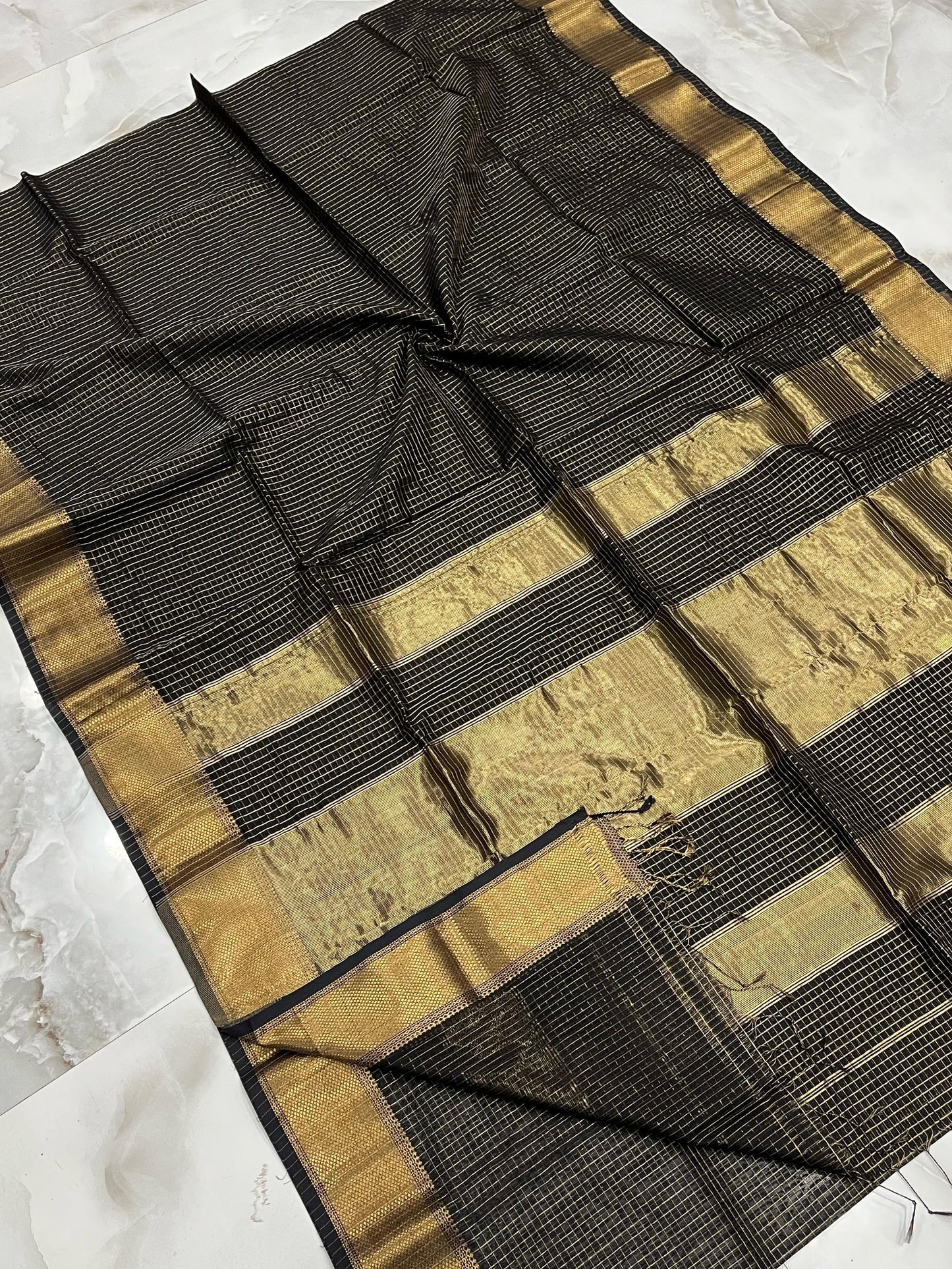Maheshwari Handwoven Zari Checks Saree