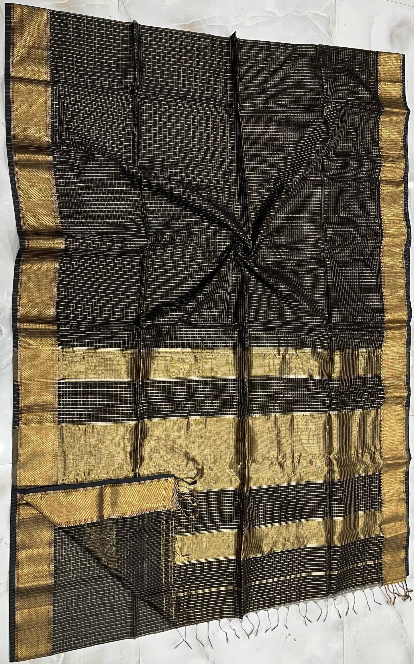 Maheshwari Handwoven Zari Checks Saree