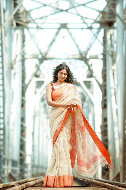 Maheshwari Handwoven Tissue Twisting Golden Zari Saree
