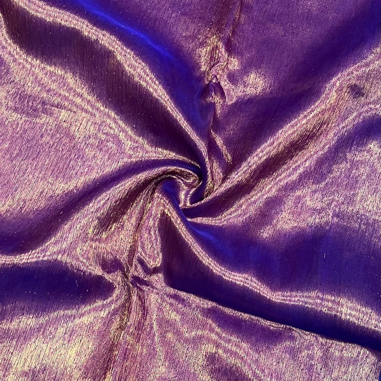 Maheshwari Handwoven Tissue Twisting Golden Zari Saree