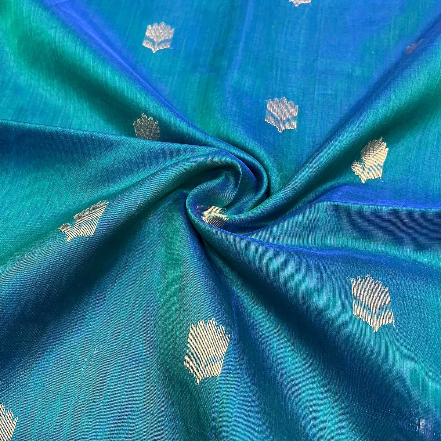 MAHESHWARI HANDWOVEN DUAL TONE GREEN ALL OVER LOTUS SAREE