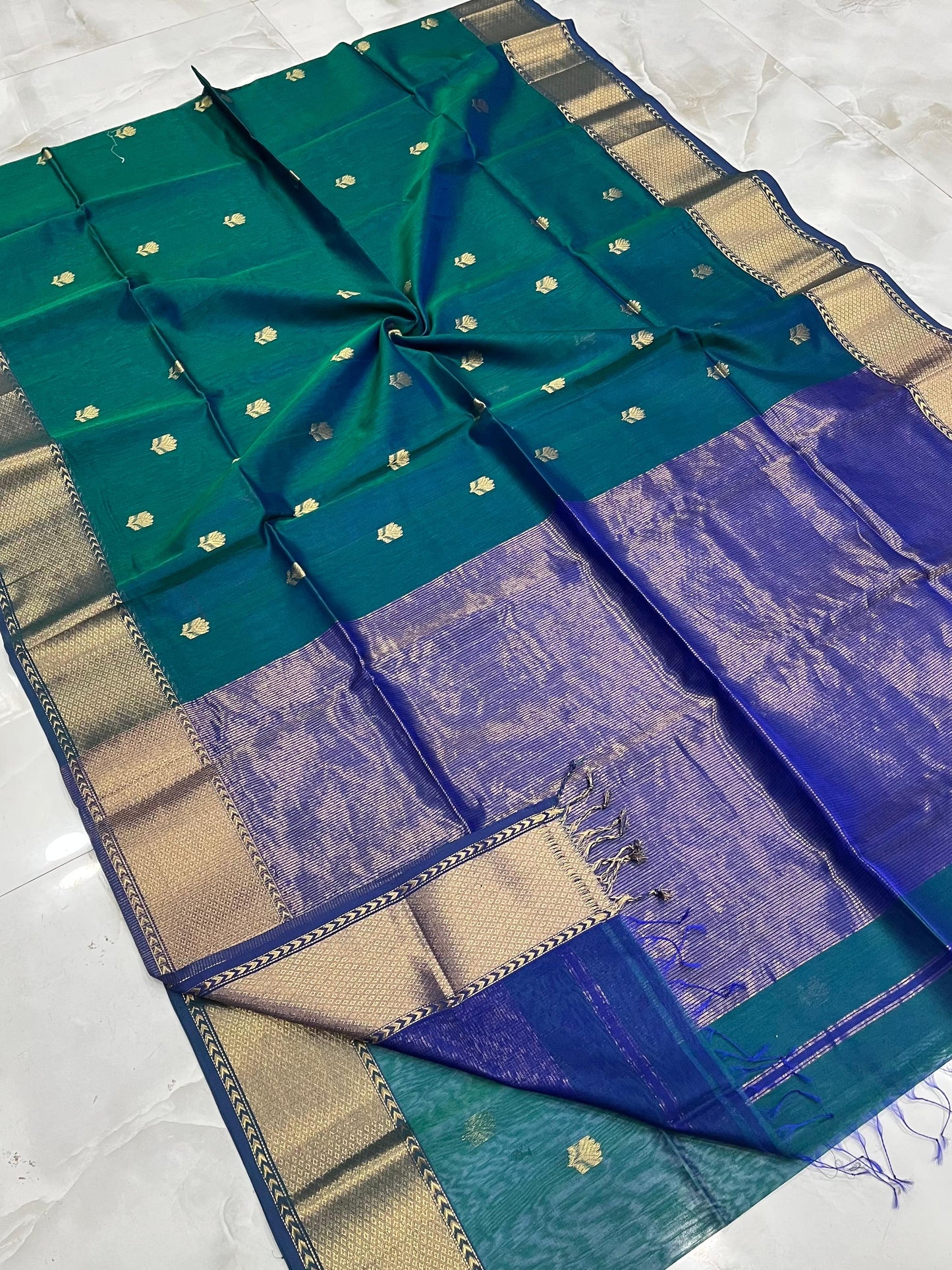 MAHESHWARI HANDWOVEN DUAL TONE GREEN ALL OVER LOTUS SAREE